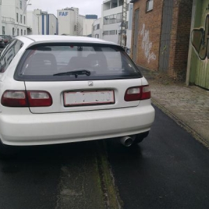 Red/white taillights
no rear keyhole