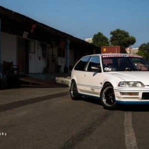 yo's take

A walk down memory lane, never did I expect to face an old school racer. You might have been ferried around by your parents in this, you might have brought you first date out in this car, you might even remember seeing this zoom past on the roads. A lot of memories start flowing back especially to enthusiasts.