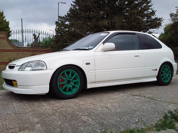 Green wheels... Bit like marmite lol